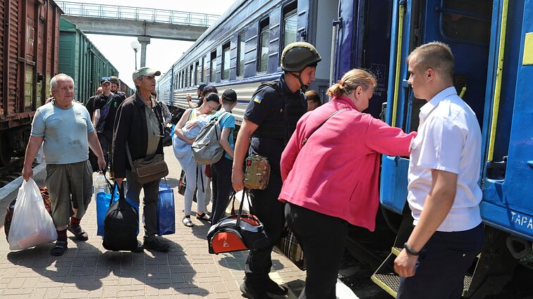 Žinios. Ukrainos tolimųjų reisų traukiniuose įkurti vagonai tik moterims: šios anksčiau teigė susidūrusios su priekabiavimu