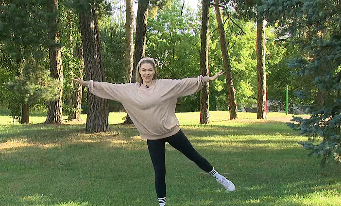 Mankšta vasaros metu lauke: specialistės paruošti pratimai, kuriems atlikti nereikalinga jokia įranga