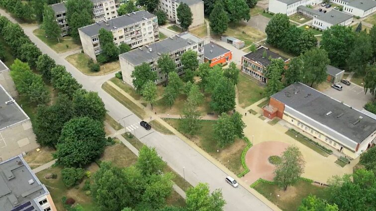 Žinios. Butą perrašo ir už dyką: prieštaringai vertintame Didžiasalyje sulaukiama vis daugiau naujakurių – būstai čia vieni pigiausių šalyje