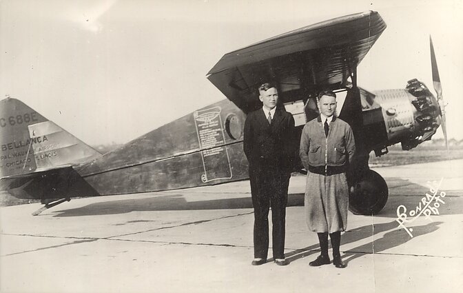 S. Darius ir S. Girėnas prie Lituanicos, 1933 m. liepa, Niujorkas, JAV S. Darius ir S. Girėnas prie Lituanicos, 1933 m. liepa, Niujorkas, JAV