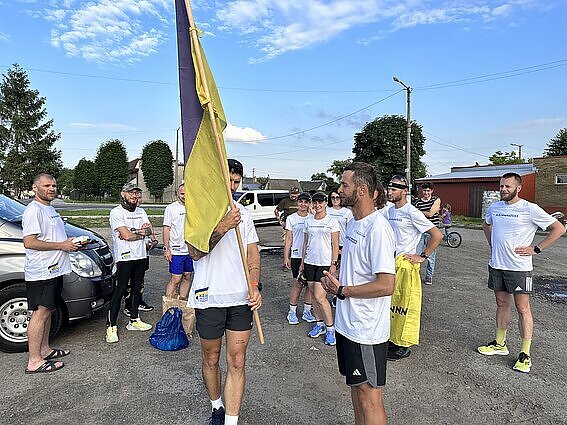 Pasiekimas akcijos „Keliu vėliavą už Ukrainą NATO“ metu: Lietuvos bėgikai pasiekė 60 km nenutrūkstamo bėgimo rekordą