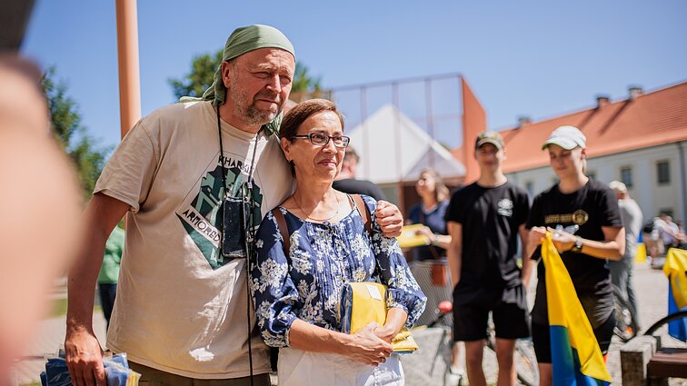 Raginant NATO šalių lyderius pasitikti su Ukrainos vėliavomis, jų Vilniuje per pusvalandį buvo išdalinta tūkstantis