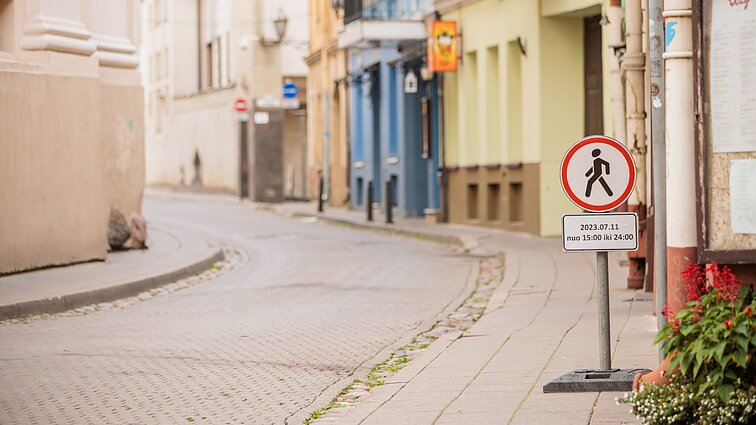 Žinios. Prasidėjus NATO viršūnių susitikimui, įvedami papildomi ribojimai ne tik automobiliams, bet ir pėstiesiems