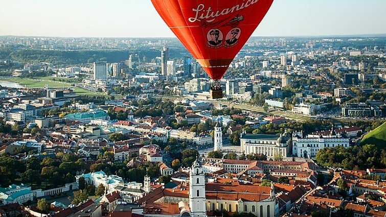 Išaugo suvenyrų paklausa: pirkėjai aktyviau ieško prekių su lietuviška ir ukrainietiška simbolika