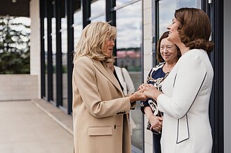 Diana Nausėdienė priima šalių lyderių sutuoktinius ir partnerius Nacionalinėje dailės galerijoje