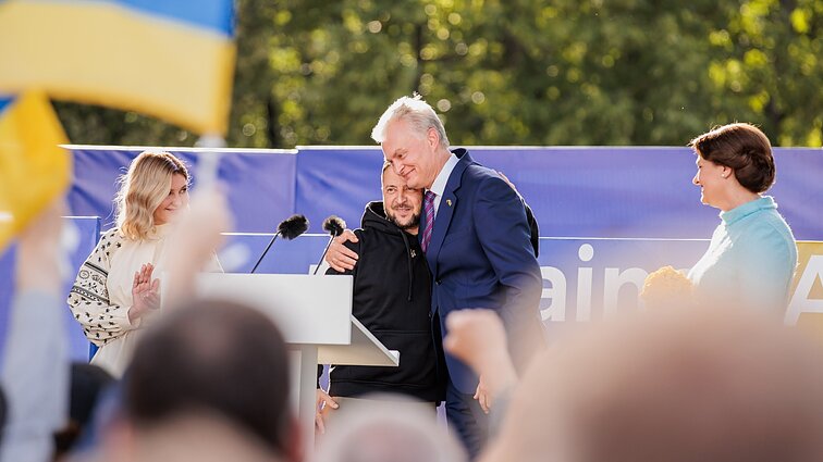 Nausėda pasveikino minią Lukiškių aikštėje: Ukraina bus NATO nare, mes neturime teisės elgtis kitaip