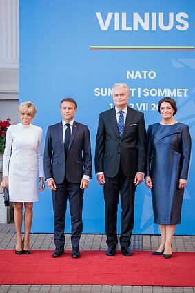 Prancūzijos prezidentas Emmanuelis Macronas, jo sutuoktinė Brigitte Macron, Gitanas Nausėda, Diana Nausėdienė