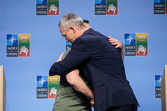 Volodymyras Zelenskis ir Jensas Stoltenbergas Volodymyras Zelenskis ir Jensas Stoltenbergas