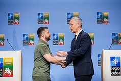 Jenso Stoltenbergo ir Volodymyro Zelenskio spaudos konferencija NATO viršūnių susitikimo metu