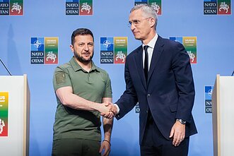 Jenso Stoltenbergo ir Volodymyro Zelenskio spaudos konferencija NATO viršūnių susitikimo metu Jenso Stoltenbergo ir Volodymyro Zelenskio spaudos konferencija NATO viršūnių susitikimo metu