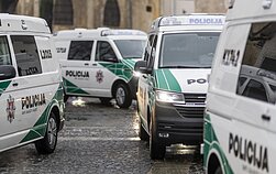 Lietuvos policija Moldovos ir Ukrainos pareigūnams perduoda tarnybinių automobilių Lietuvos policija Moldovos ir Ukrainos pareigūnams perduoda tarnybinių automobilių