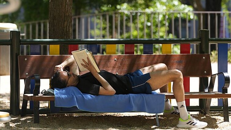 Žinios. Rekordinių karščių banga vilnija per Pietų Europą: pasak meteorologų, kaitra neslūgs ir kitą savaitę