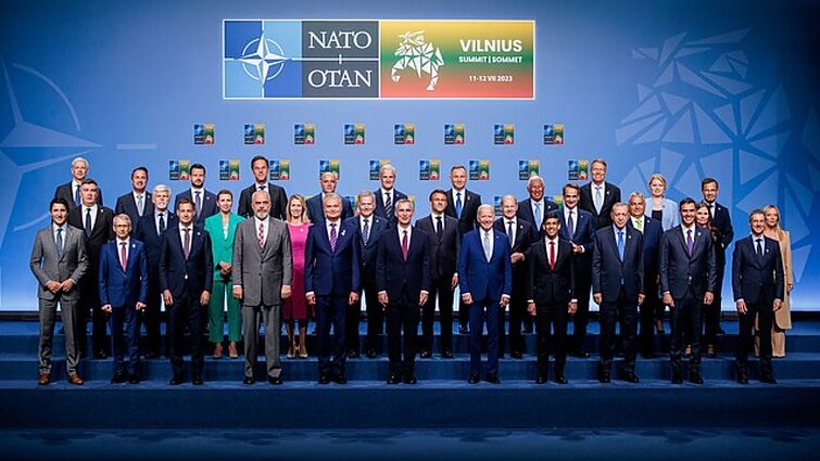 LRT aktualijų studija. Kokią žinią NATO viršūnių susitikimas pasiuntė šalims agresorėms?