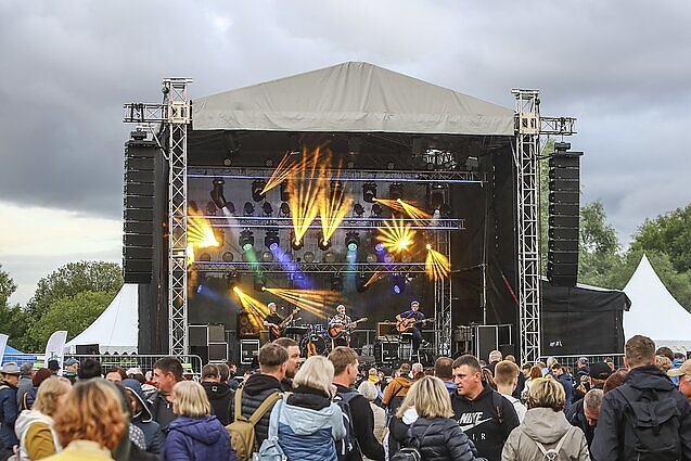 Minint 825-ajį miesto gimtadienį, prasideda Žagarės vyšnių festivalis