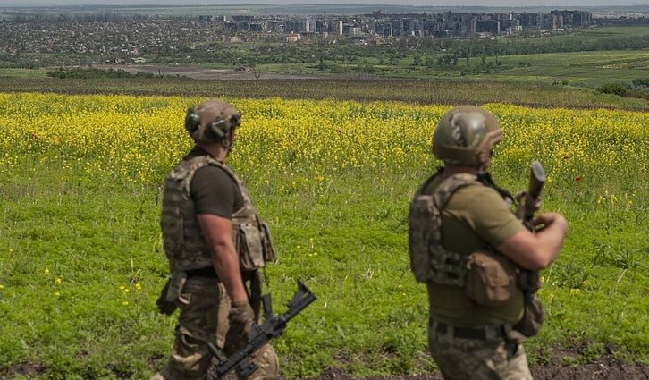 Žinios. Kyjivas praneša, kad Ukrainos pajėgos per savaitę beveik du kilometrus pažengė pietų fronte