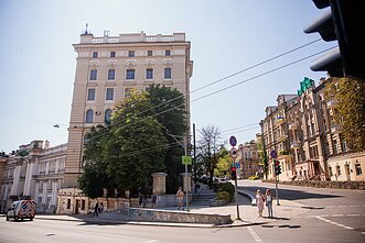 Medžiai J. Basanavičiaus gatvėje