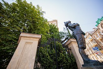 Medžiai J. Basanavičiaus gatvėje