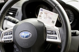 Lietuvos Respublikos vairuotojo pažymėjimas (asociatyvi) Lietuvos Respublikos vairuotojo pažymėjimas (asociatyvi)