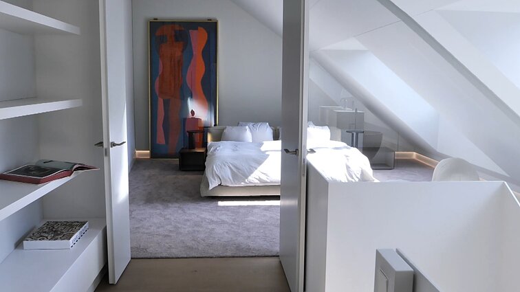 Interjeras, alsuojantis „čia ir dabar“ filosofija: gyvenimo skonis, erdvės pojūtis ir duoklė architektūrai