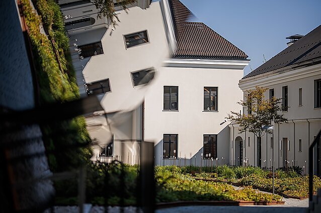 Seniausios Vilniaus ligoninės transformacija: kuo ypatingas senamiestyje įsikūręs „Bokšto skveras“?