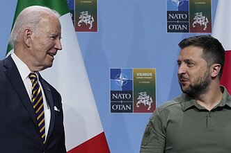 Joe Bidenas, Volodymyras Zelenskis NATO viršūnių susitikime Vilniuje