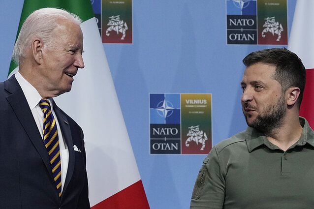Joe Bidenas, Volodymyras Zelenskis NATO viršūnių susitikime Vilniuje