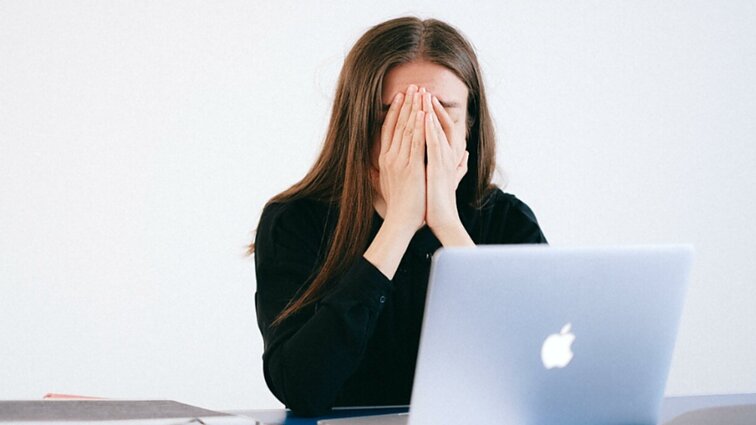 Profesiniam nuovargiui būdinga dilema: eiti atostogų ar eiti iš darbo?