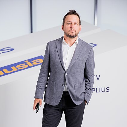 Vasaros popietė. Karolis Žukauskas ir jo darbas su „Blue/Yellow“