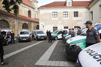 Policijai perduoti nauji automobiliai Policijai perduoti nauji automobiliai