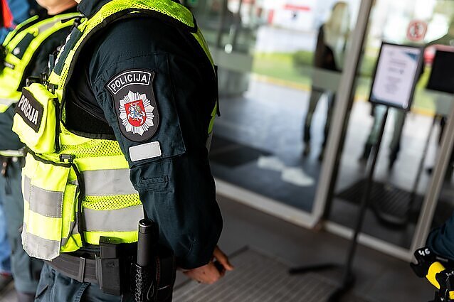 Žinios. Policijos pareigūnai tęsia Kaune iš vaikų gerovės centro pagrobtų trijų mažamečių paiešką