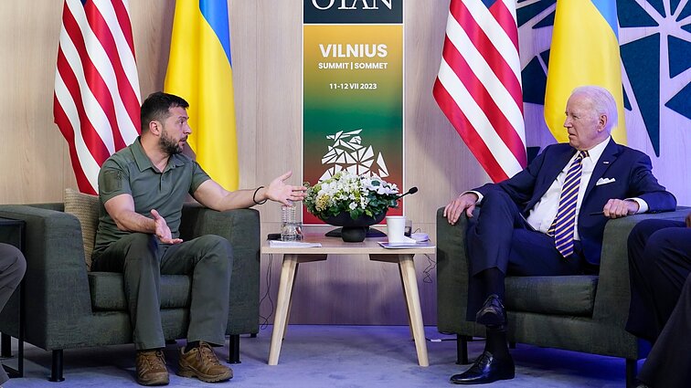 Diskutuojant dėl Ukrainai neatvertų NATO durų, ekspertai įžvelgia pavojų šaliai ir dėl kitų metų JAV prezidento rinkimų