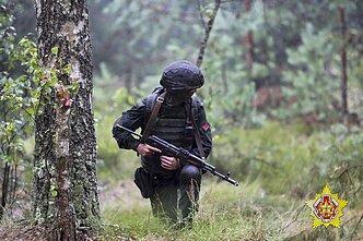 Baltarusijos gynybos ministerijos išplatintos nuotraukos, kuriose esą užfiksuotos karių ir „Wagner“ samdinių pratybos