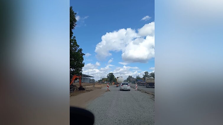 LRT girdi. Remontuojamas Vandžiogalos plentas
