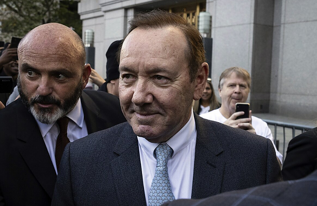 Išteisintas aktorius Spacey, kaltintas dėl seksualinių nusikaltimų: verdiktą „Oskarų“ laureatas išklausė su ašaromis akyse