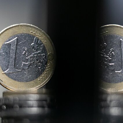 PIN kodas. Ką reiškia valdyti milijonus?