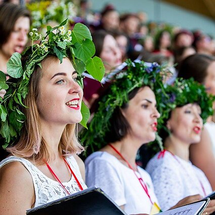 Pakeliui su vasara. Ar po šimto metų dar dainuosime liaudies dainas ir būsime išsaugoję Dainų šventės tradiciją?