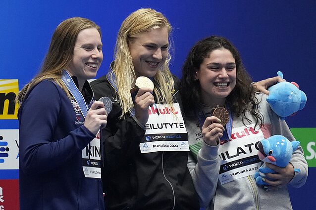 50 m krūtine plaukimo prizininkės (iš kairės): Lilly King, Rūta Meilutytė ir Benedetta Pilato