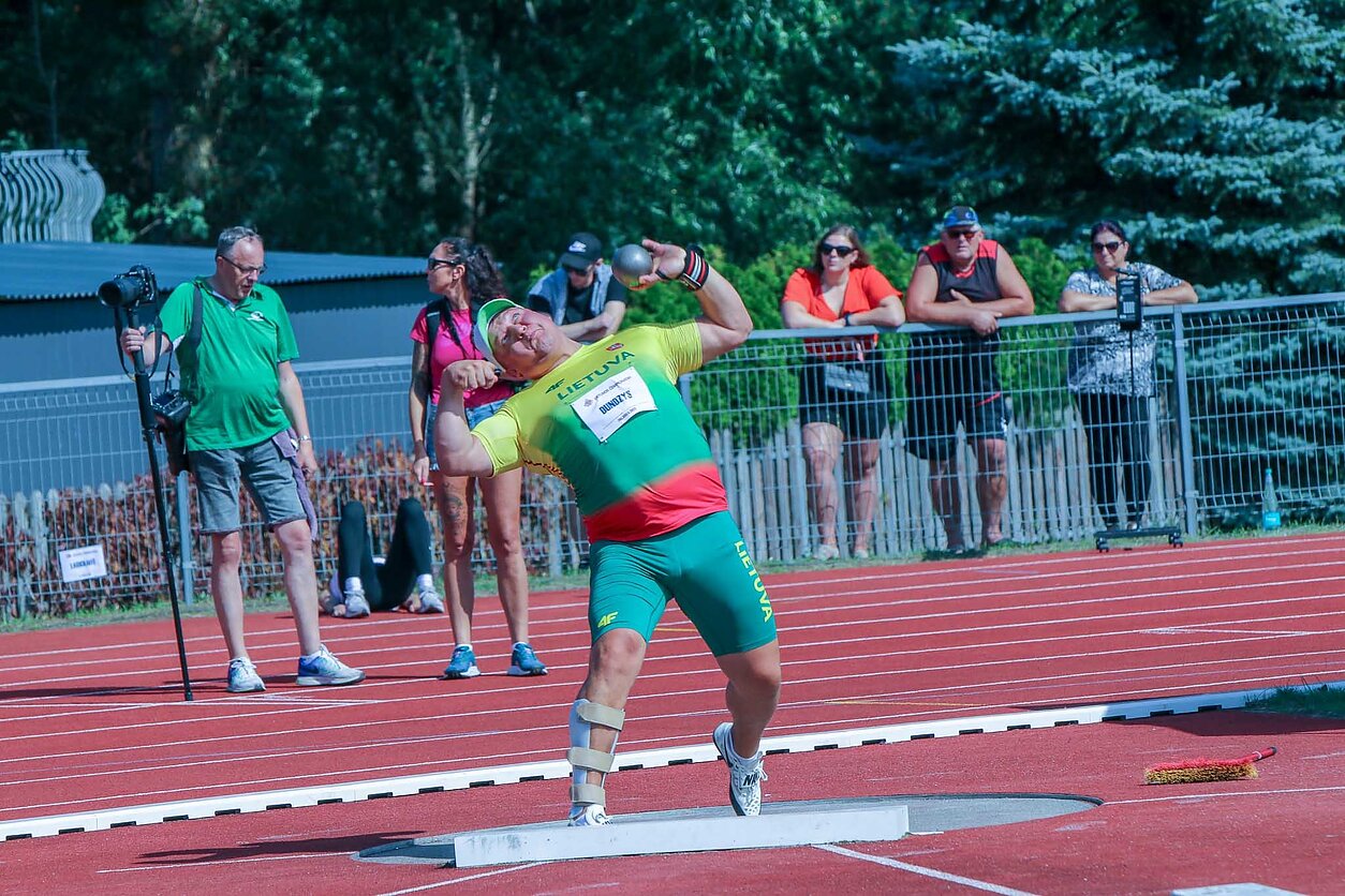 Paraatletai lengvosios atletikos čempionate: medalis, sporto meistro vardas ir rekordai