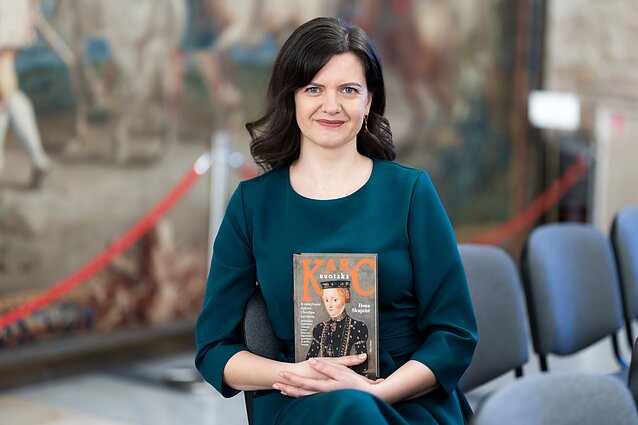 Ilona Skujaitė per debiutinio romano „Karo nuotaka“ pristatymą Vilniuje Ilona Skujaitė per debiutinio romano „Karo nuotaka“ pristatymą Vilniuje