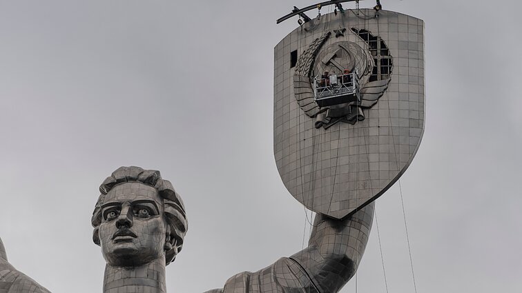 Istorijos permąstymas Ukrainoje – šalis atsisako sovietinių ir rusiškų simbolių, tarp kurių ir žymūs rašytojai