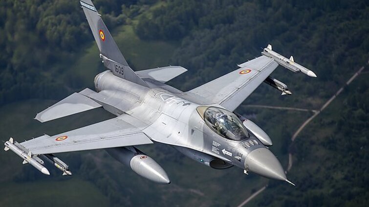 Žinios. Zelenskis pareiškė, kad naikintuvų F-16 mokymai Ukrainos pilotams prasidės šį mėnesį