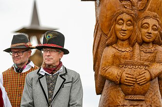 Angelų kalvoje atidengtas pasaulio lietuvių angelas Angelų kalvoje atidengtas pasaulio lietuvių angelas