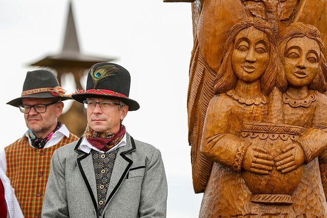 Angelų kalvoje atidengtas pasaulio lietuvių angelas Angelų kalvoje atidengtas pasaulio lietuvių angelas