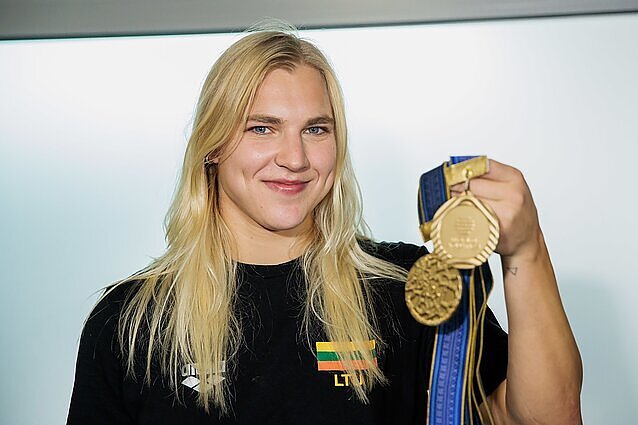 Iš Japonijos grįžo pasaulio plaukimo čempionė Rūta Meilutytė: iškovojo du aukso medalius