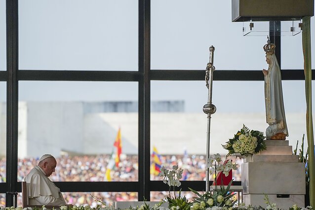 Popiežius aplankė Fatimos šventovę Portugalijoje Popiežius aplankė Fatimos šventovę Portugalijoje