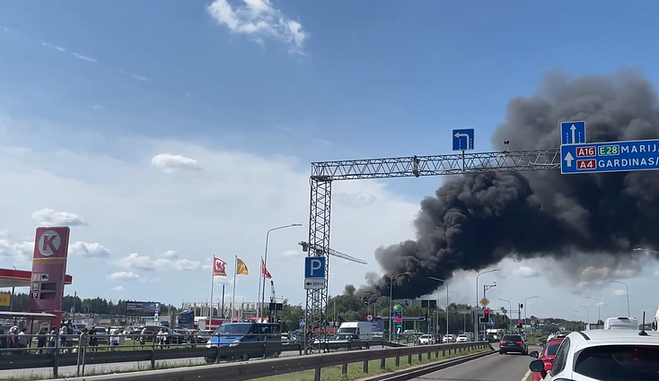 Vilniuje kilo didelis gaisras atliekų perdirbimo įmonėje „Ecoservice“