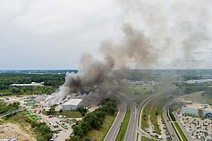 Large fire rips through recycling plant in Vilnius Large fire rips through recycling plant in Vilnius