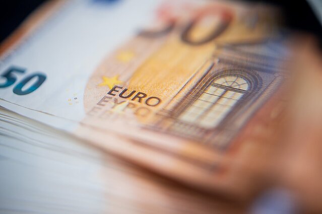 Žinios. Nuo šiandien šalies gyventojai gali įsigyti Vyriausybės taupymo lakštų