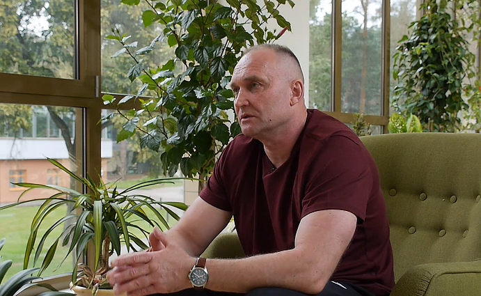 Jungtinėje Karalystėje įsikūręs Rolandas gerina atsispaudimų rekordus: ištvermę treniruoja nuolat