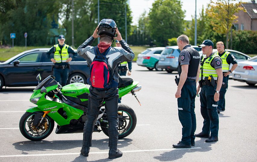 Policijos reidas Klaipėdoje Policijos reidas Klaipėdoje